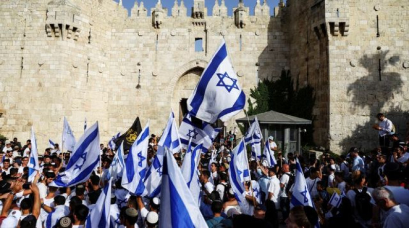 في ذكرى احتلال القدس.. جماعات الهيكل المتطرفة تطالب بدخول مسيرة الأعلام للمسجد الأقصى